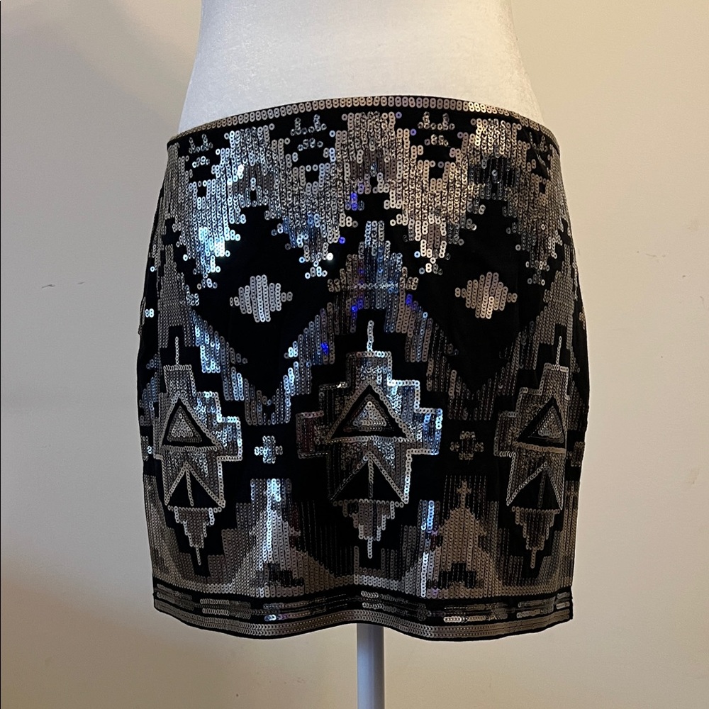 Express, Sequin Geometric Black and Silver Skirt, size SP.